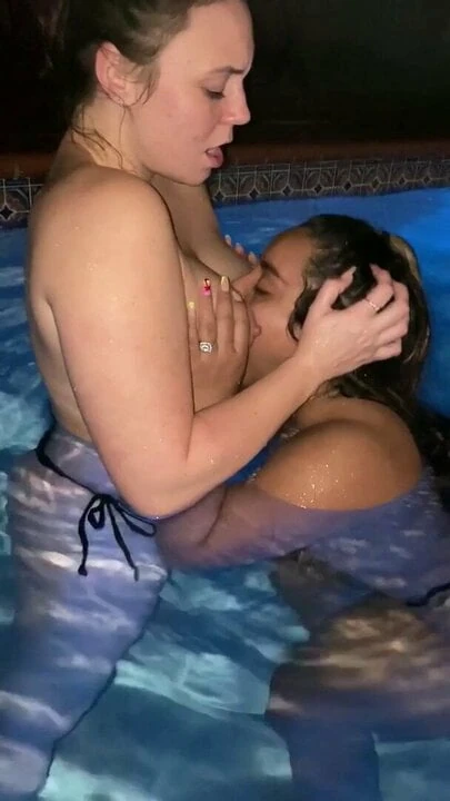 Chicks Makeout & Suck Titties