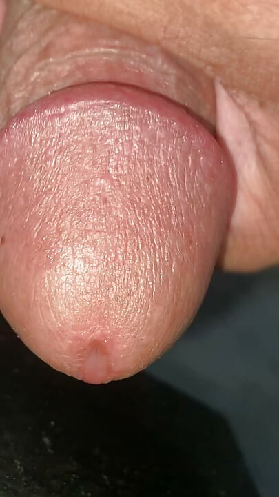 私のペニスはとても熱くて、自分で挿入するためにトレットに行かなければならなかった。挿入するための穴を開けなければならなかった。