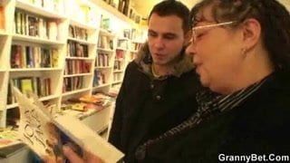 Sbattere la nonna topo di biblioteca