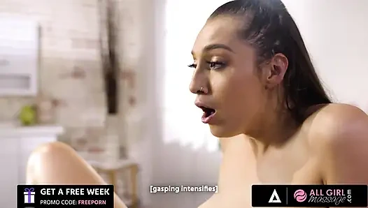 ALL GIRL MASSAGE - şanslı lezbiyen kız bir fiyatına iki azgın masöz alıyor