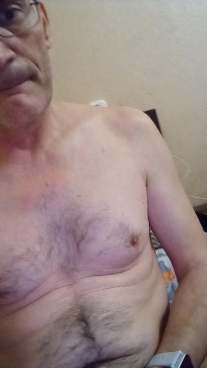 ผู้ชายชักว่าวให้คนรักของเขา