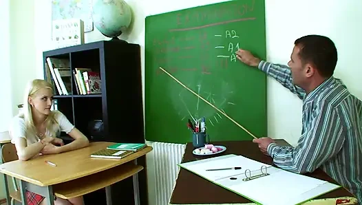 Gadis bertubuh kurus nyepong kontol besar pak guru sebelum dientot habis-habisan