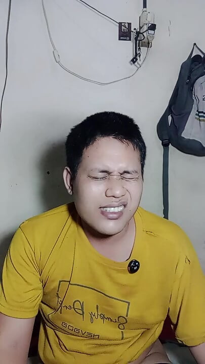 A melhor coisa sobre se masturbar é que depois de um pouco disso eu fico com tesão e não suporto ver sexy e bonito