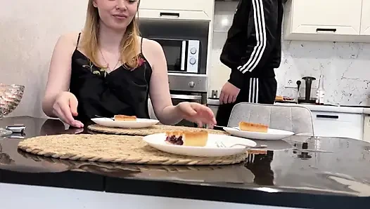 Ебарь и мачеха унижают пасынок маленьким членом
