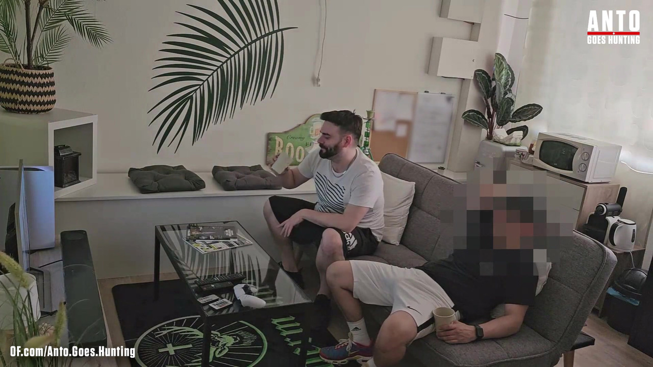 我的直男朋友“chris”（他以前发现我在撸管）上一次问我，并给我惊喜