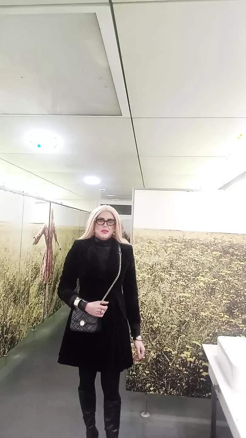 Blonde in Gallerie
