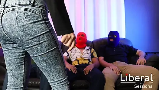 ISTRI LANGSING HOT DIENTOT DI GANGBANG, SUAMINYA HADIR