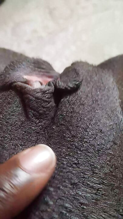Coño gordo natural y sucio alemán provocándome de cerca en cámara