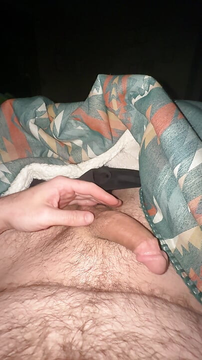 소파에서 딱딱하게 부드러워지는 재배자