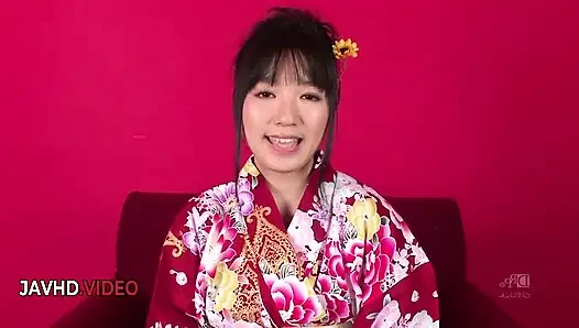 Chiharu ateşli jav sakso çekiyor ve sonra kimonosunda şiddetle sikiliyor