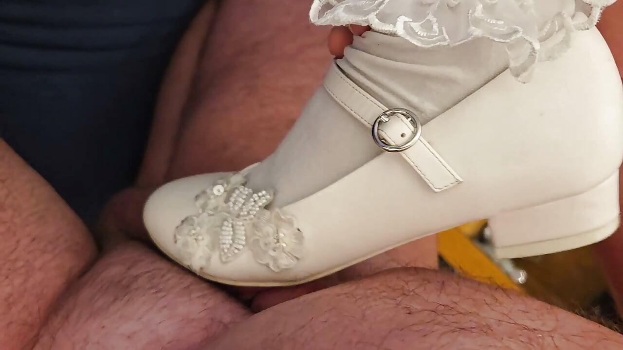 Te eleganckie białe buty komunijne Graceland w rozmiarze 35 są gotowe, by obudzić nowe pragnienia i niespodziewane przyjemności...