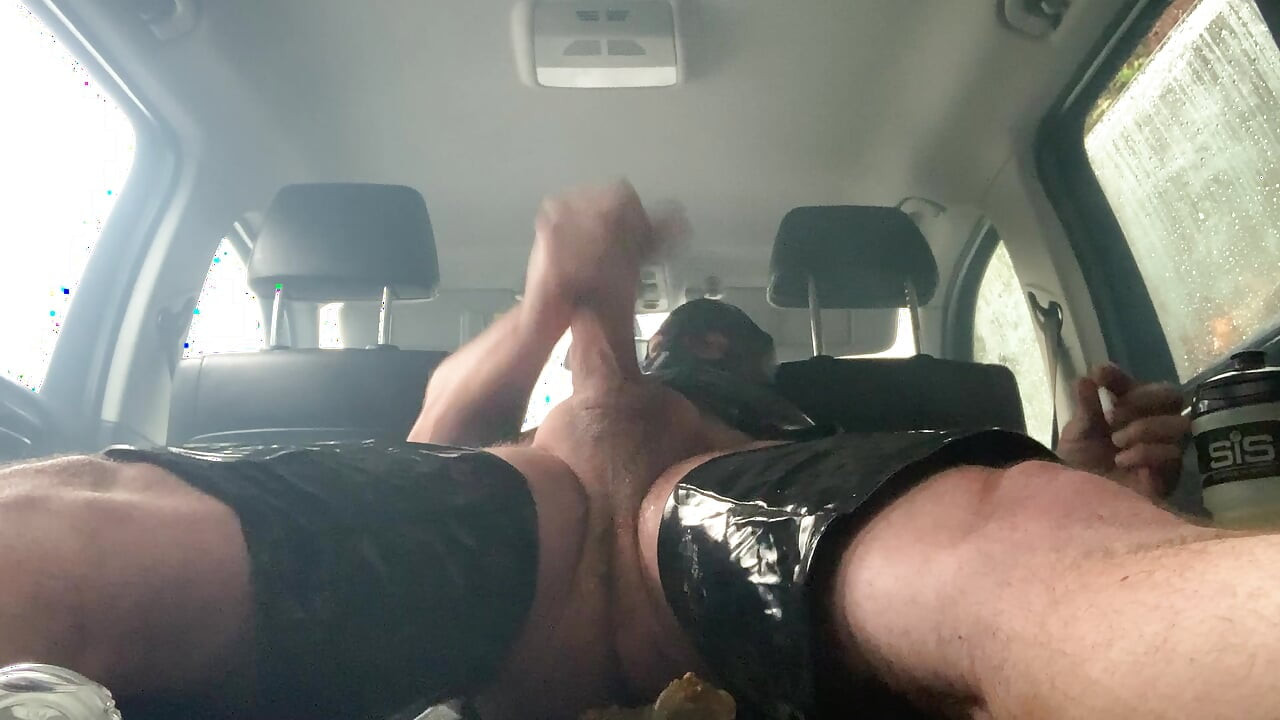 Kinky fun in the car on a rainy day!!