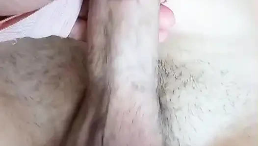 Asiatische rote Nägel gefesselt unter handjob - nahaufnahme eichel &eier necken + sahniger bauch sperma pOV