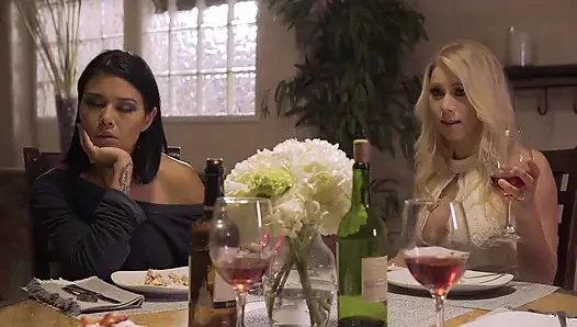 Милфа Pact_Scene 2_Milfs на плаву