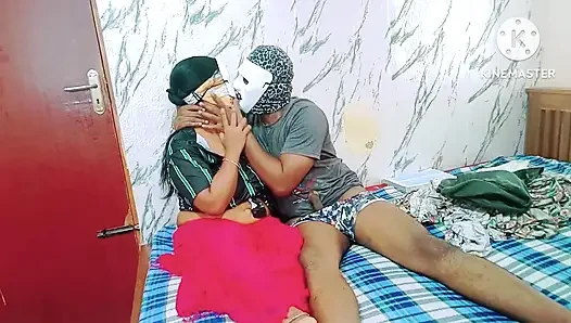 Üvey erkek kardeşim porno izlerken ilk kez beni baştan çıkardı ve sikti - gerçek yüksek sesle inleyerek tamil ses