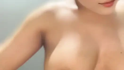 Ibu tiri ngocok kontol enak bang1