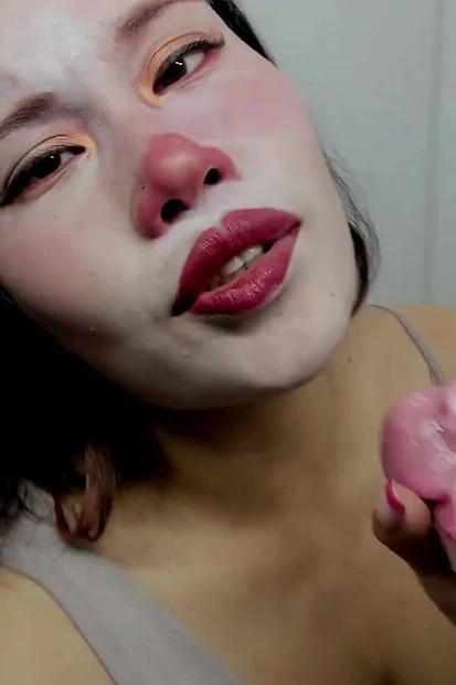 1000277663.mp4 Sexy Clown