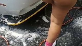 Lave-auto au gros cul