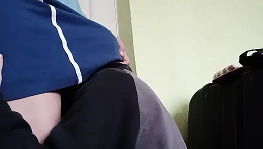 İki komşu lezbiyen oldukları gerçeğini saklıyor