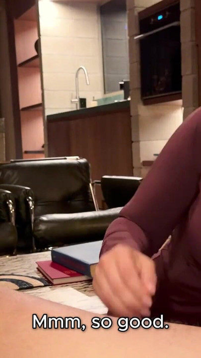 ¿Debería conseguir este mensajero que me ponga su gran polla para un video? - Iris Rodriguez y Danner Méndez | Clip 1