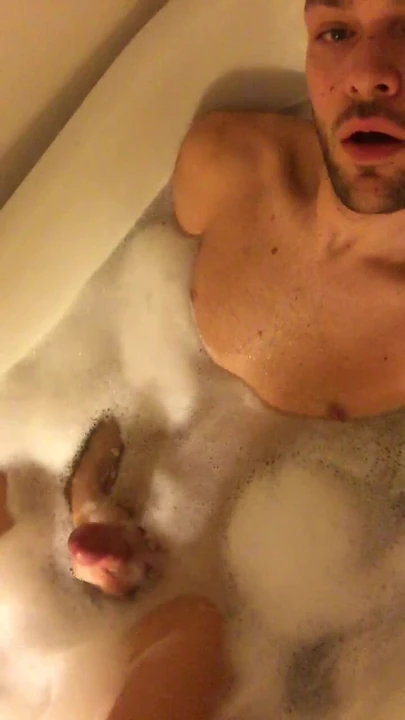 Handsome Ottawa guy masturbates in tub