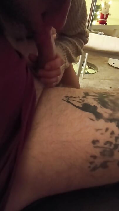 Ερασιτεχνικό κοντινό πλάνο με πιπίλισμα και γαμήσι με χύσια