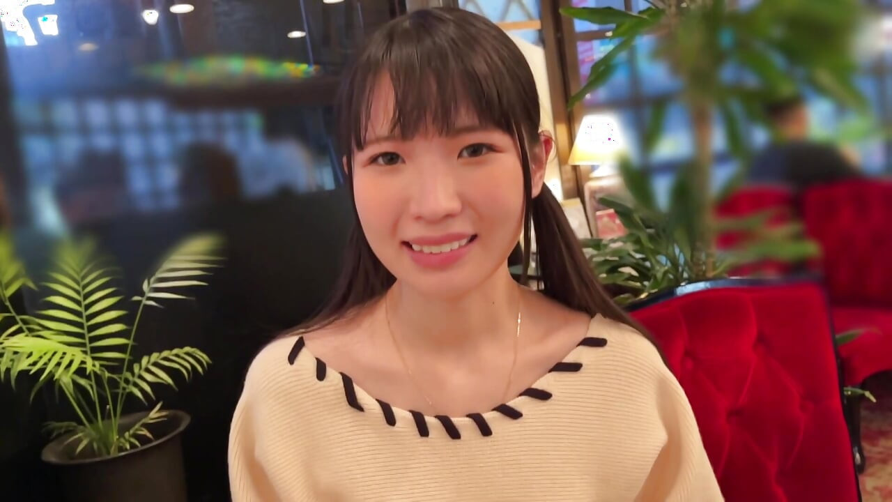 A118F03 A natural, innocent, small-animal-type girl with a lingering innocence! Meeting at a café and moving to a love hotel, starting with a toast and a sneaky filming sex scene!
