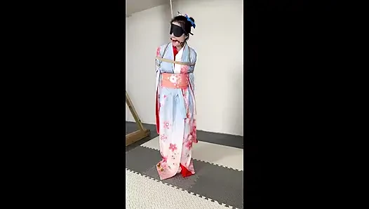 Güneşli bir günde kimono giymenin doruk versiyonu