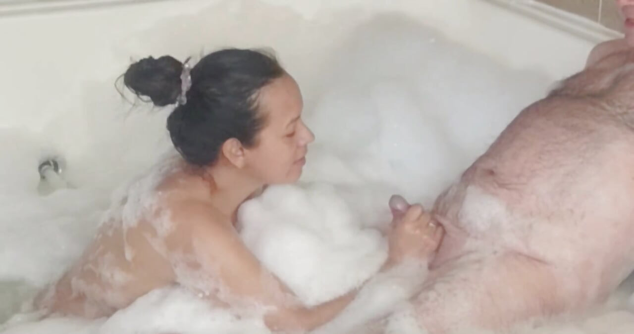HOTTEST WET MASSAGE WITH ADAMANDEVE AND LUPO