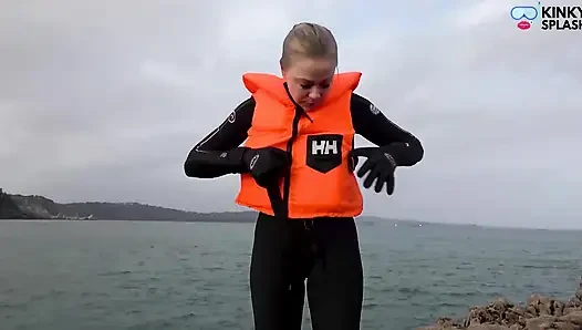 Wetsuit dan Lifejackets Perbandingan pembekuan Lucy