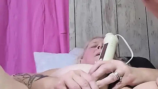 Apa yang terjadi di kamarnya sendirian