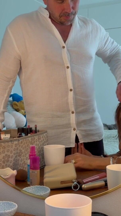 Milf caliente sopla polla hasta que explota en su cara y sus tetas | Clip 1