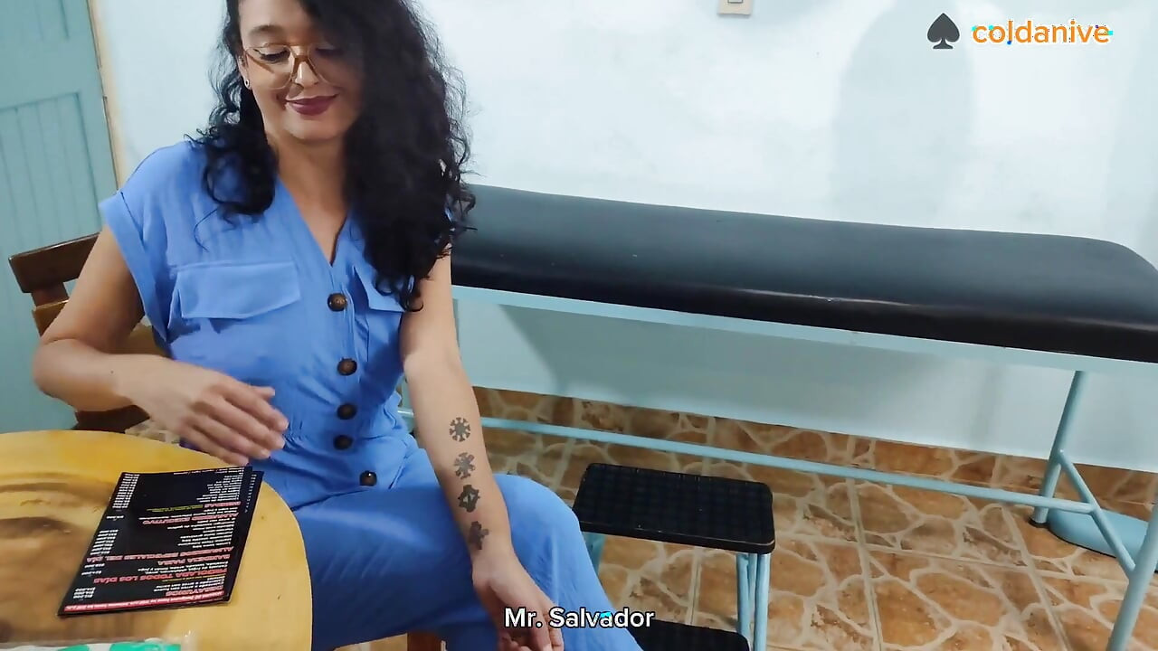 Zobacz, jak lekarz daje pacjentowi leczenie prostaty