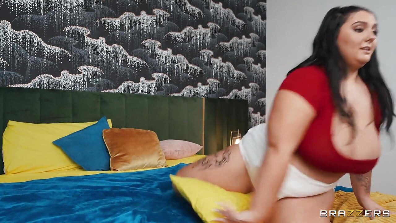 Brazzers - Kurviga rumskamrater Abigail Morris och Jadynn Stone