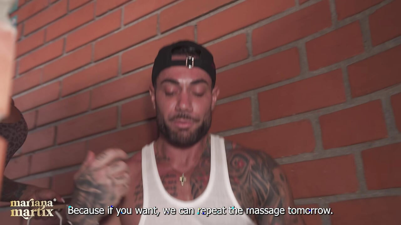 Aku melihatnya di gym, dia membawaku ke rumahnya untuk dipijat dan aku berakhir dengan kontolnya di dalam memekku - mariana martix & dandy love