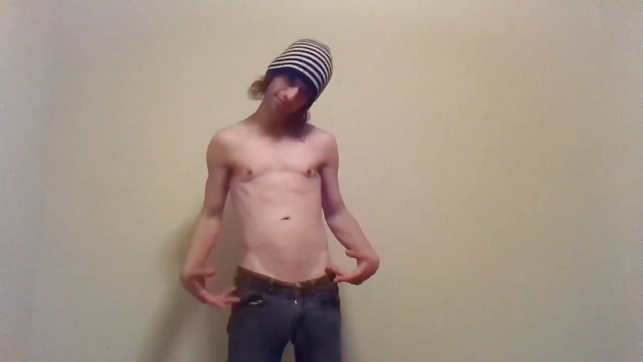 Transgirl Shaving Her Asscheeks and Puckerhole