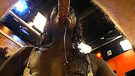 Hemen Lazım! - Zenci Güzellik Vahşi Üçlü Grup Seks Sırasında Sidik Içinde Sırılsıklam Oluyor