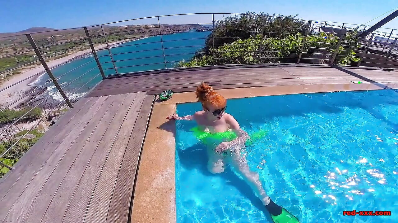 Sudut pandangan pertama di tepi kolam!