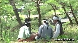 Brzydki koreański mężczyzna rucha gorącą koreańską kobietę