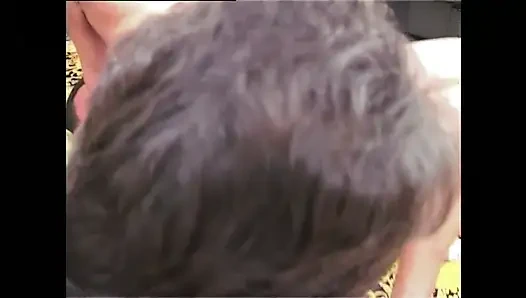 Schicchi mengarahkan Jennifer saat dia membawanya ke pantat