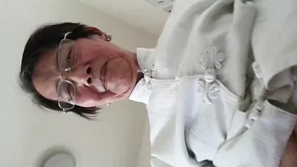 Bà già gầy châu Á 70+