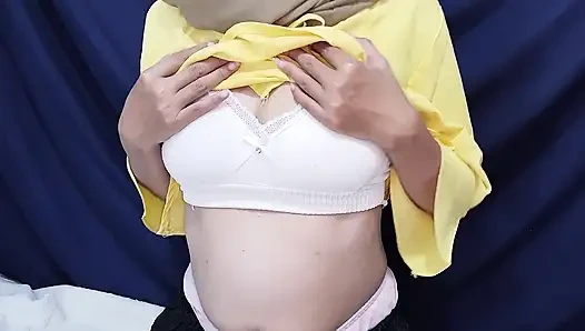 Филиппинские женщины в хиджабе мастурбируют вместе с соседкой