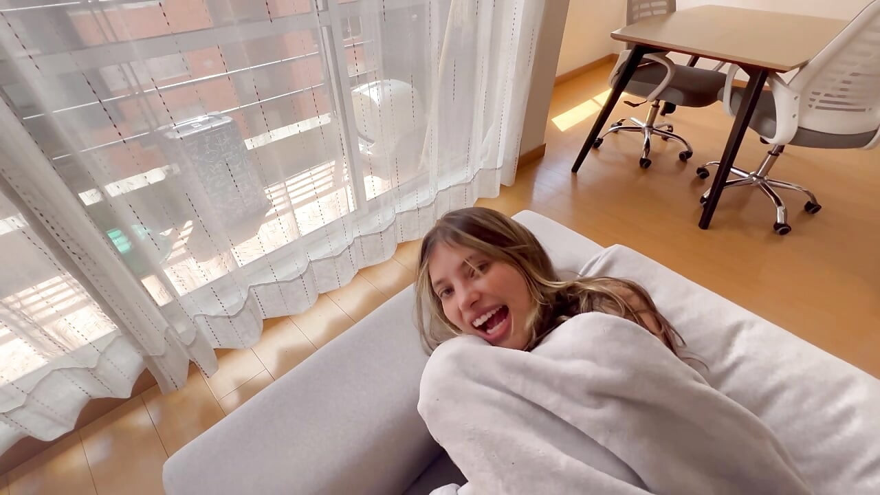 Moje bývalá přítelkyně je stydlivá a moje velká chlupatá vagina je sexy.