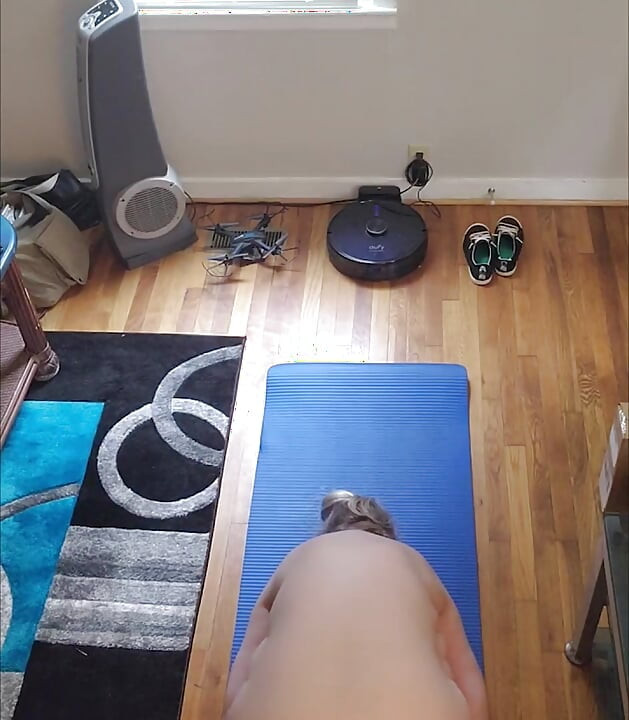 Hot BBW Does Her Morning Yoga!