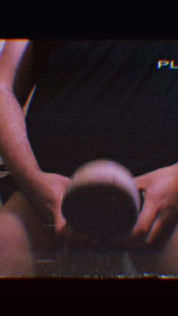 我的好朋友把他的面包车留给我，我撸管并射在他们身上