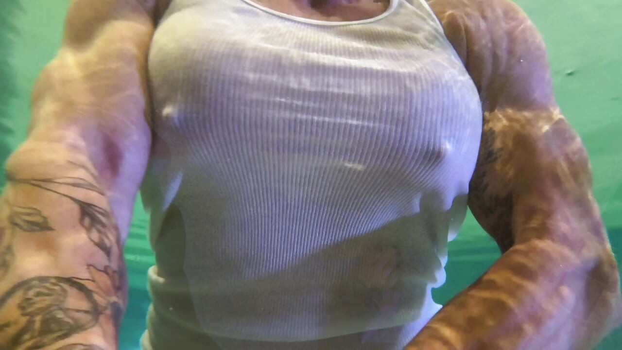 Amazon Kandy Flexes Her Massive Biceps in Her Hotel Pool