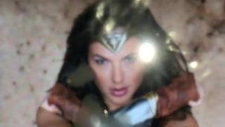 Gal Galadot ist eine Wonder Woman Sperma-Hommage