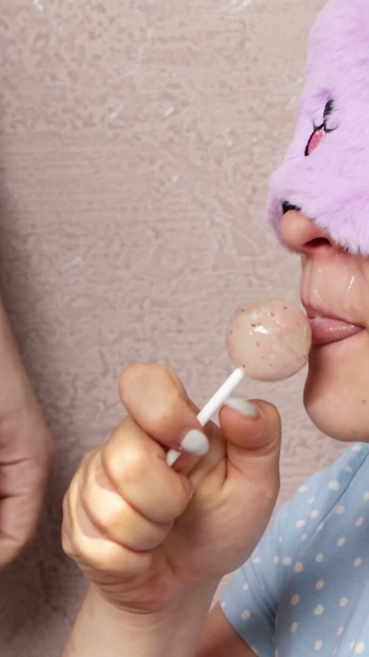 Lolipop Bağımlısı ve Ben Onu Sikimi Ağzına Sokması İçin Kandırıyorum - (Şanslı Gün) XSanyAny | Bölüm 3