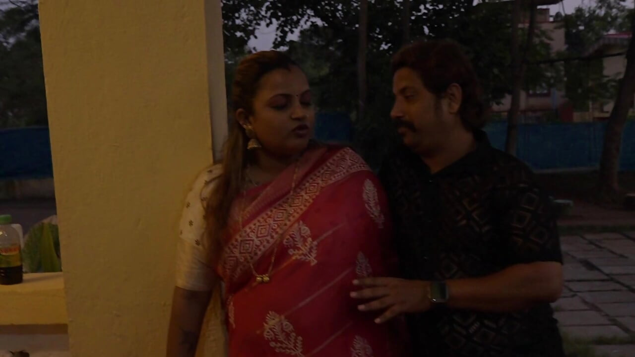 Indischer ehemann und ehefrau hatten sex im Desi-stil, um ihre Müdigkeit zu lindern