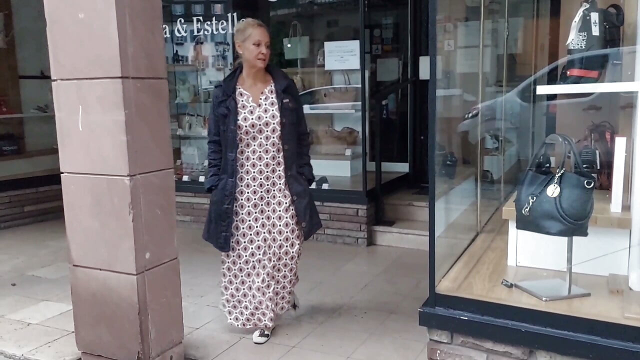 Amateur Blonde Mature Wife Enjoys Naked Sex